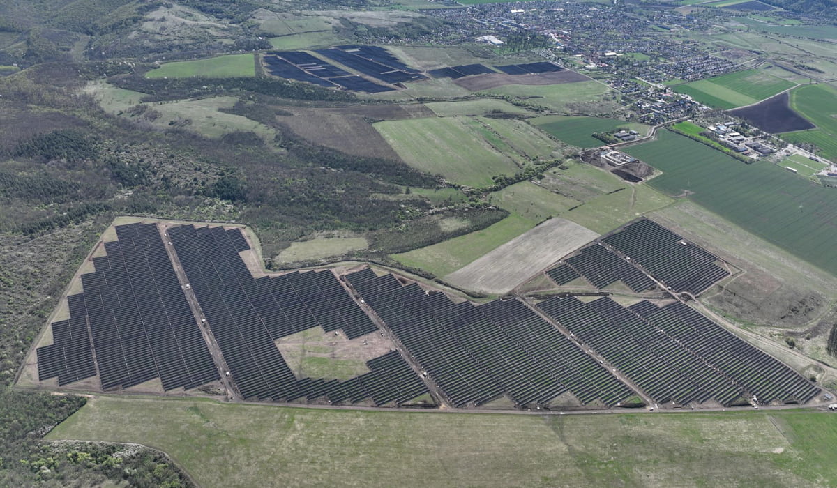 La fin de la puissance de calcul de l’IA, c’est le photovoltaïque et le stockage d’énergie !