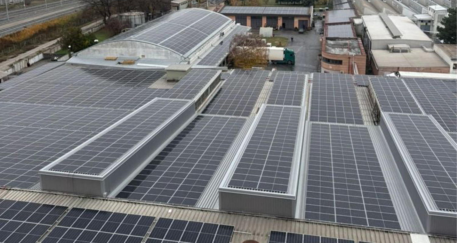 Le choc énergétique au Moyen-Orient incite l'industrie à réclamer une accélération du développement des énergies renouvelables.