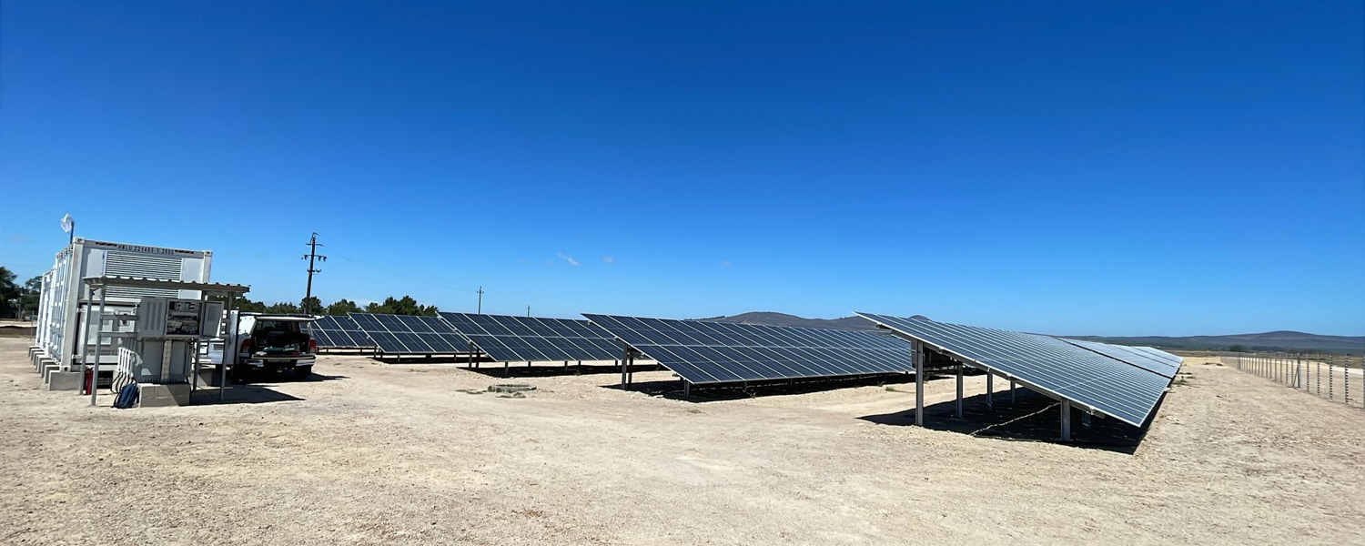 De la lumière du jour à l'obscurité: comment les microréseaux de stockage solaire alimentent les régions sujettes aux catastrophes