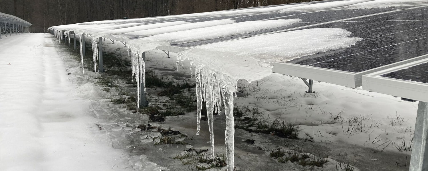 Pays des merveilles hivernales ou problèmes de pouvoir ? Quel est l’impact de la neige et de la glace sur le stockage résidentiel de l’énergie solaire