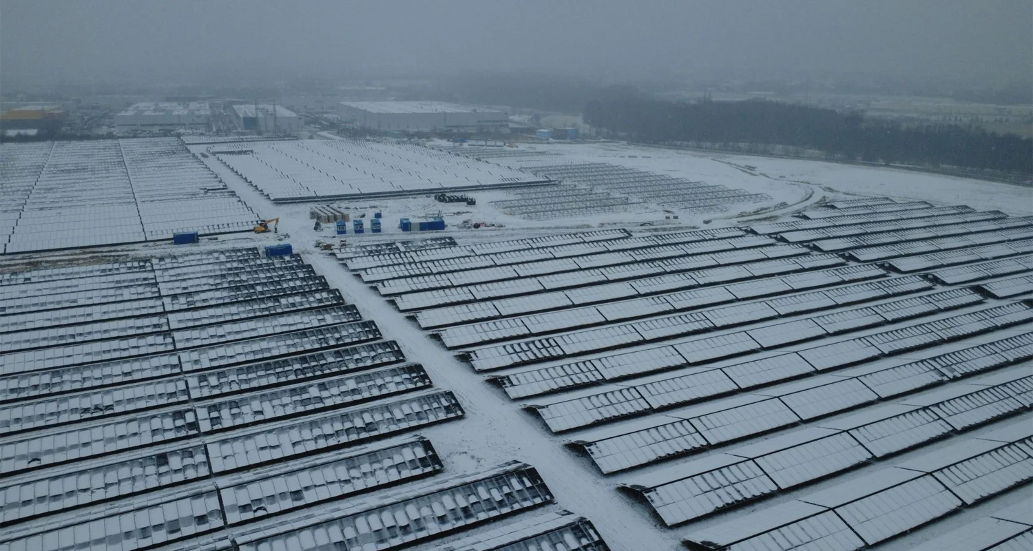 Centrales photovoltaïques sur neige : un rapport de l’AIE identifie une nouvelle opportunité.