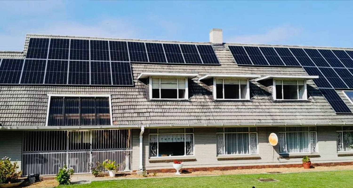 Les panneaux photovoltaïques sur les toits contribuent à 61 % de la consommation d'électricité, ce qui les place en tête du réseau électrique australien.