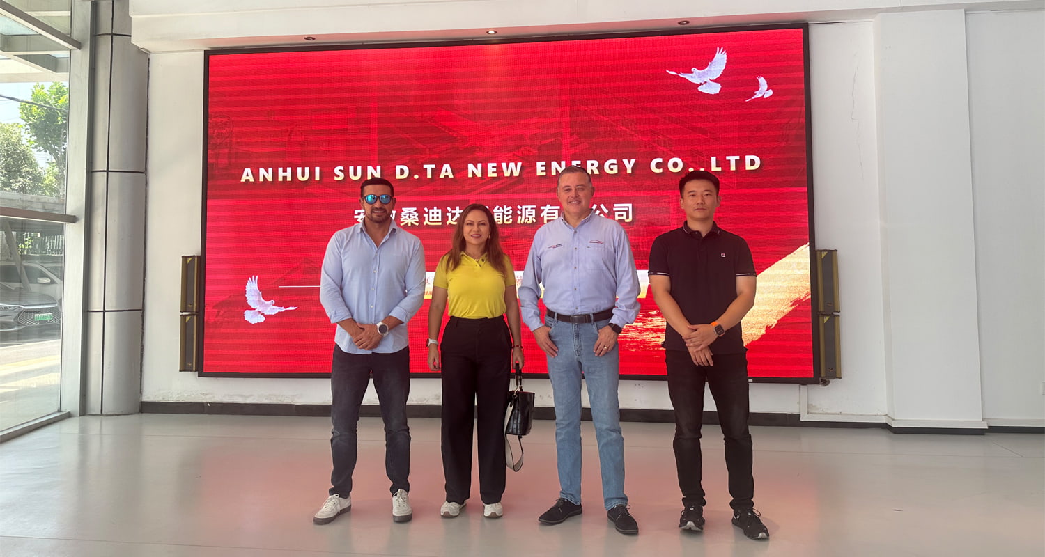 Les clients équatoriens saluent la qualité et l'efficacité de SUNDTA lors d'une visite productive dans une usine chinoise