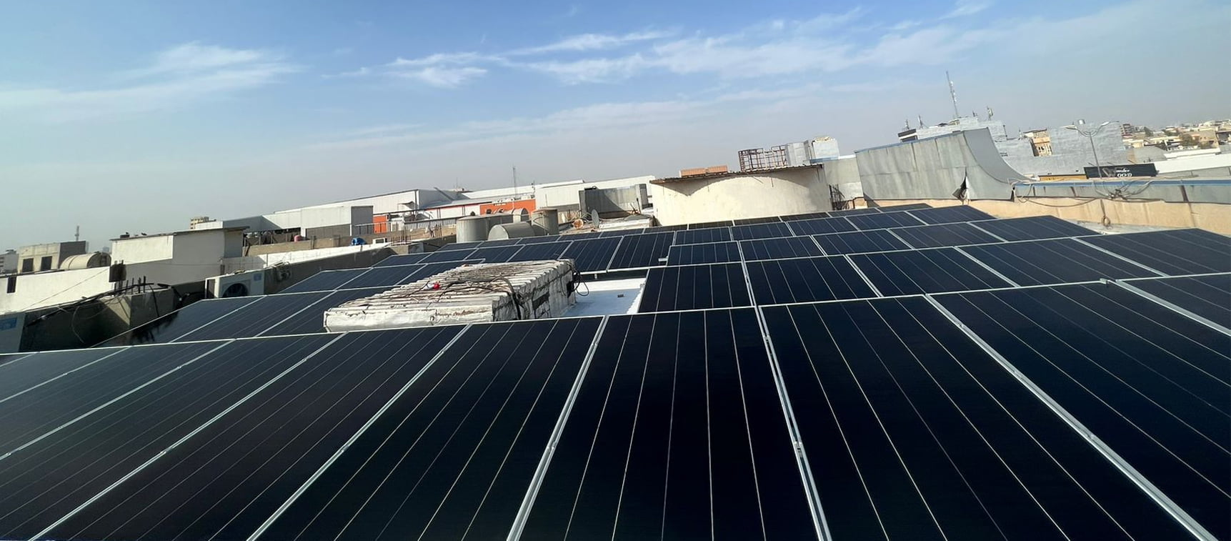 Cas de projet de système photovoltaïque de stockage d'énergie hybride de 100 kW en Irak