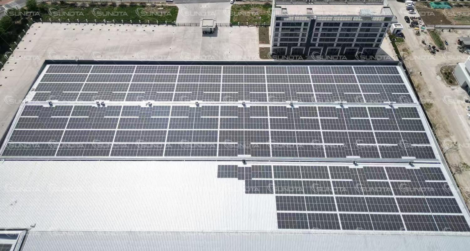 SUNDTA réalise le raccordement au réseau d'un projet photovoltaïque sur toit personnalisé de 1,2 MW à Hefei grâce à sa technologie exclusive de type N