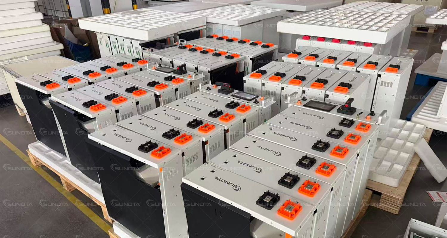 Devinez ce qui vient de sortir d'usine ? 10 batteries rack SUNDTA 51,2 V 100 Ah pour Cuba !