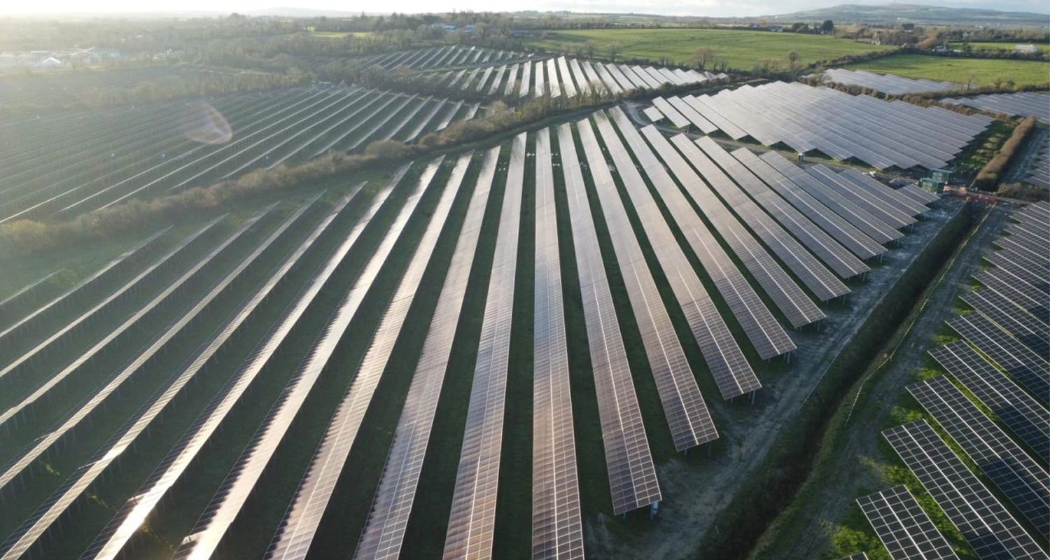 Le rêve solaire de Tesla pourrait empêcher l'industrie solaire chinoise de dormir sur ses deux oreilles.