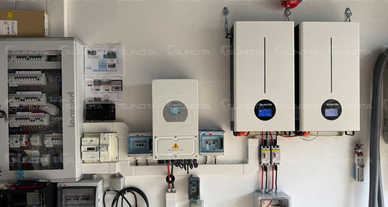 Coupez le cordon en France : la batterie murale et l'énergie solaire de 10 kWh de SUNDTA offrent une sécurité énergétique